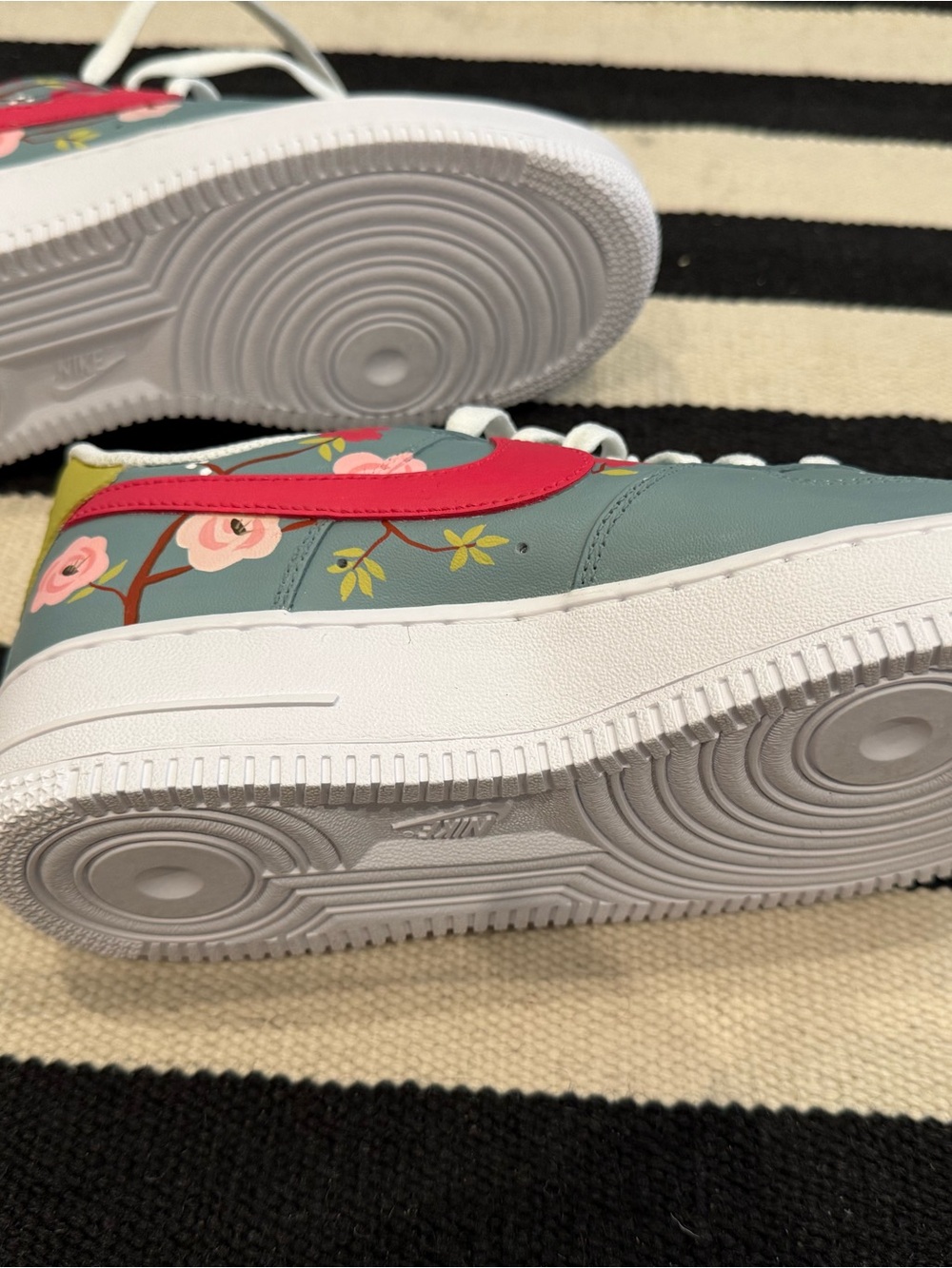 Nike Air Force 1 Custom Hand Painted - Picture 3 of 6
